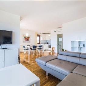 5 Bedroom Beachfront Villa with Pool in Kastel Stafilic near Trogir, Sleeps 10